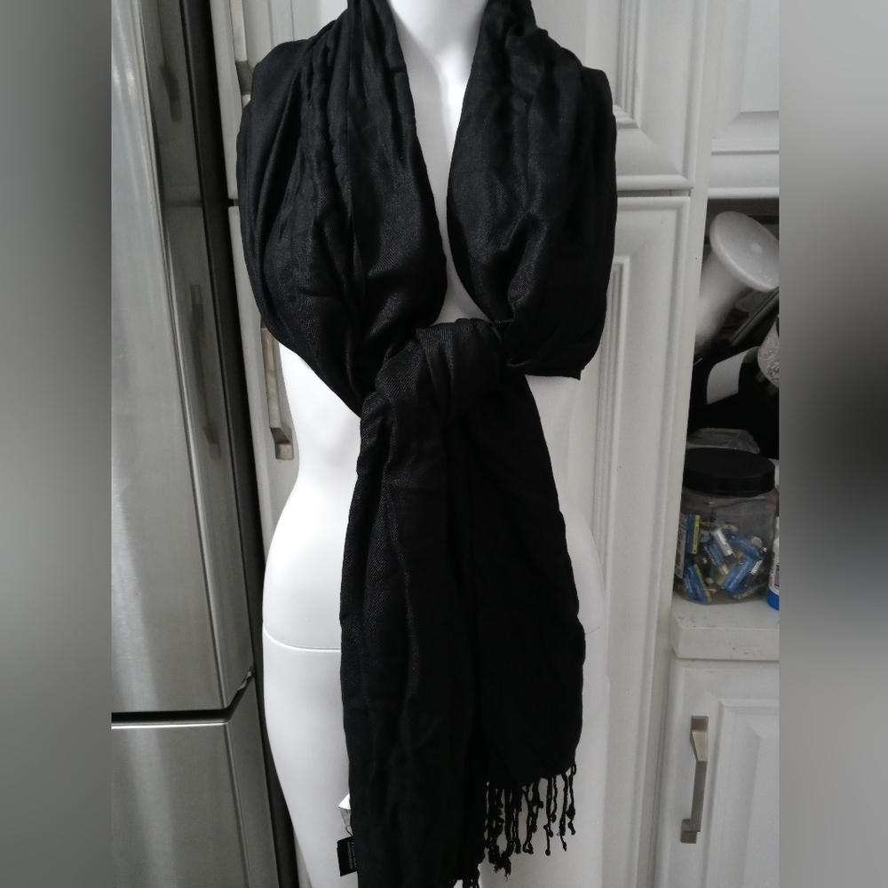 BIJOUX TERNER BLACK MULTIFUNCTIONAL WIDE SCARF WITH FRINGE 74X32 NEW